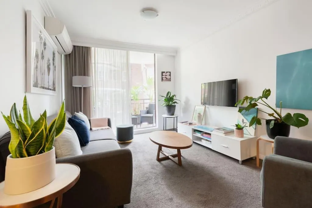 Image 5 of Harbourside Style, 2 Bed, A/C, Pool -Elizabeth Bay