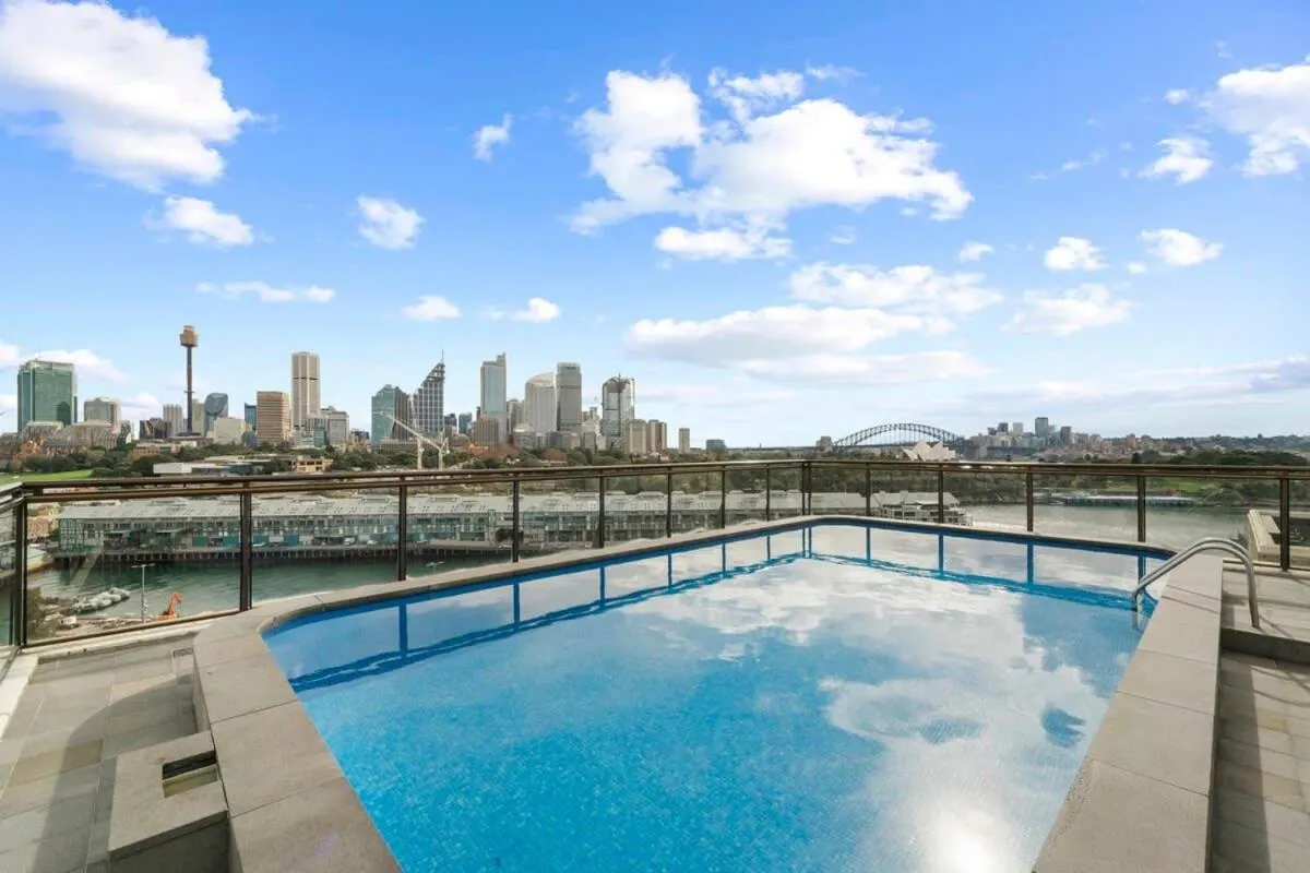 Image 2 of Heart Of The City Minutes from Macleay Street