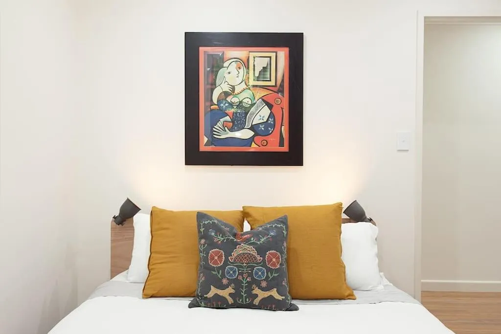 Image 1 of Huge 3 Bed Camperdown Garden Apt w Parking Aircon