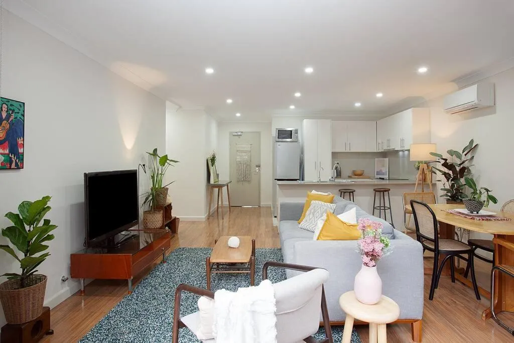 Image 3 of Huge 3 Bed Camperdown Garden Apt w Parking Aircon