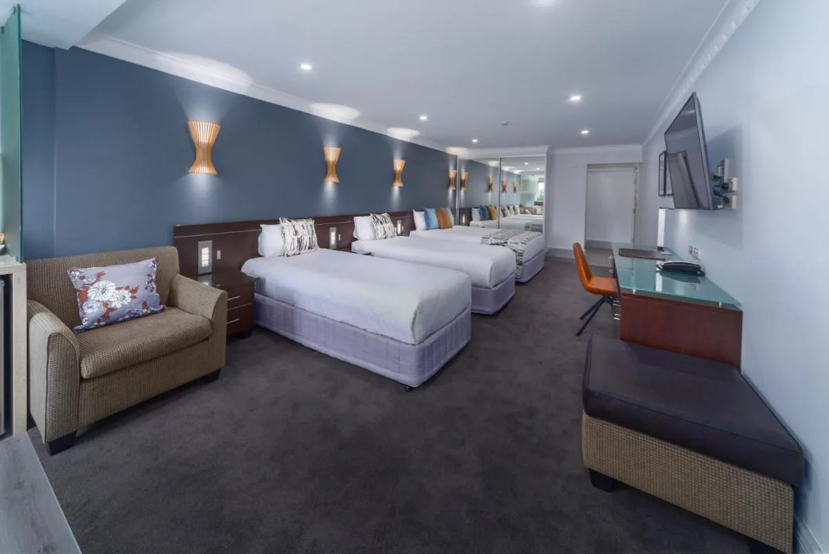 Image 1 of Hyde Park Inn
