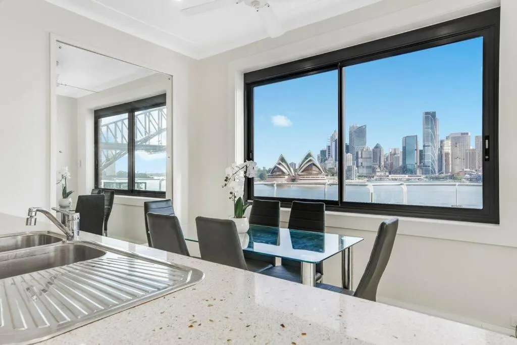 Image 6 of Iconic Harbour Views