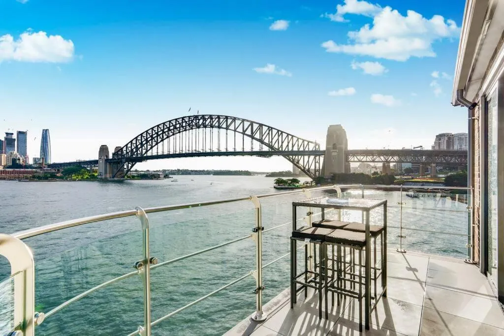 Image 2 of Iconic Harbour Views