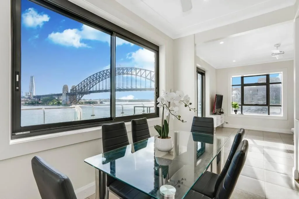 Image 4 of Iconic Harbour Views
