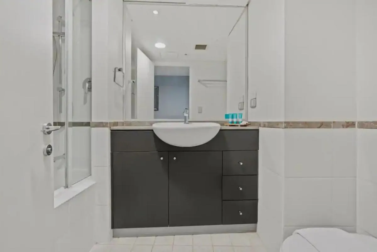 Image 2 of KOZYGURU HAYMARKET BRIGHT CITY STUDIO NHA653- 613