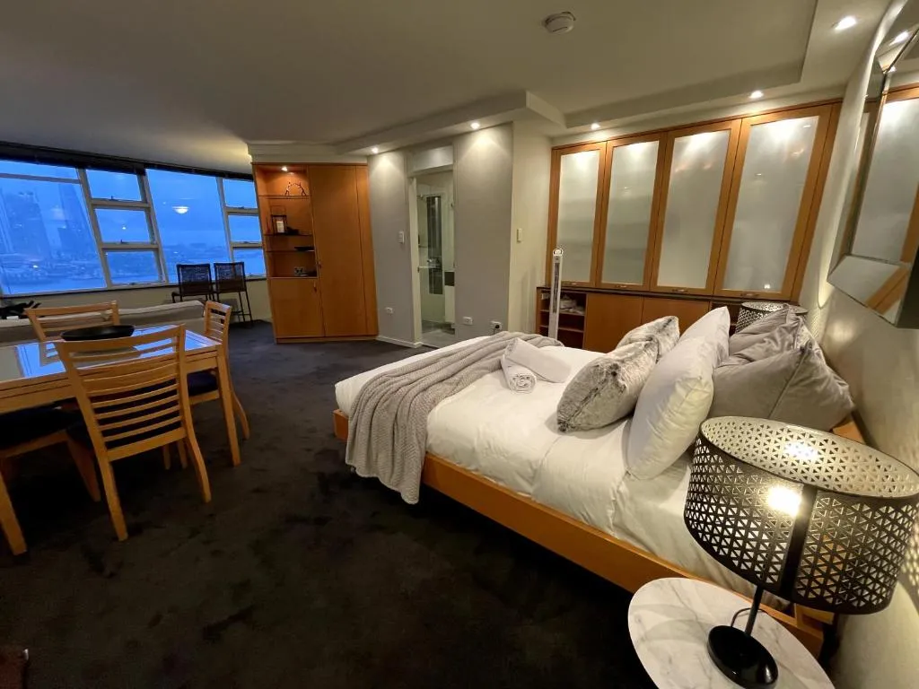 Image of KOZYGURU McMahons Point Amazing Water View Studio + FREE Parking NMP002