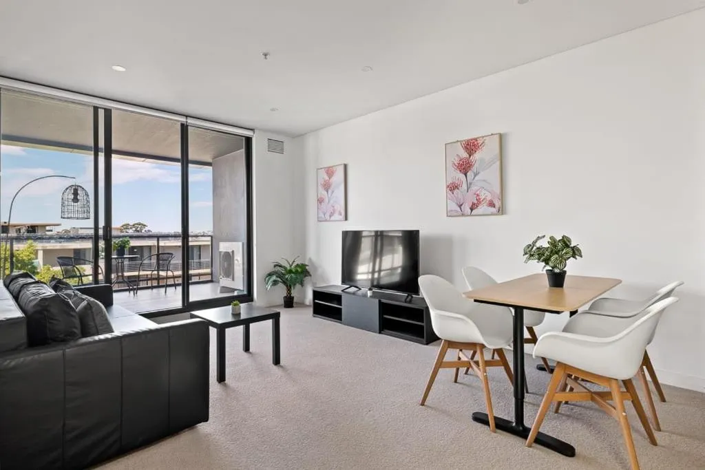 Image 3 of Kind bed Apt w Sofabed in Ryde – Fast Wifi