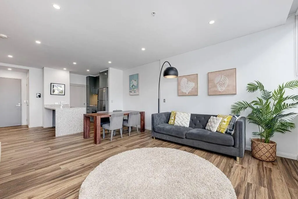 Image 6 of KozyGuru Beautiful Cozy Zetland One Bed APT