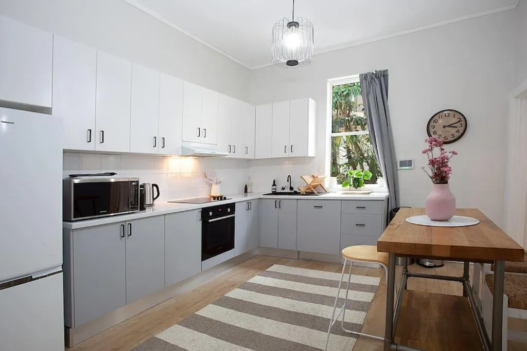 Image 3 of Large 4 Bed Beachside Haven 50m to Bondi Beach