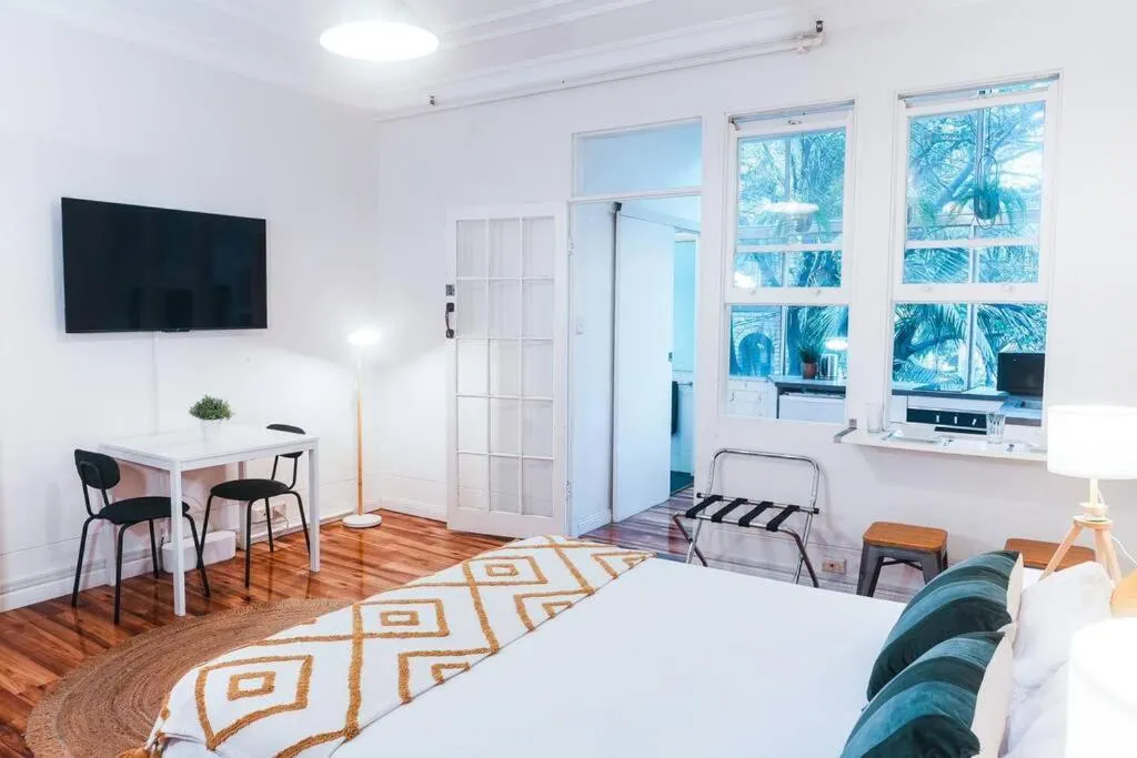 Image 2 of Large Studio Near Train & Sydney Tower