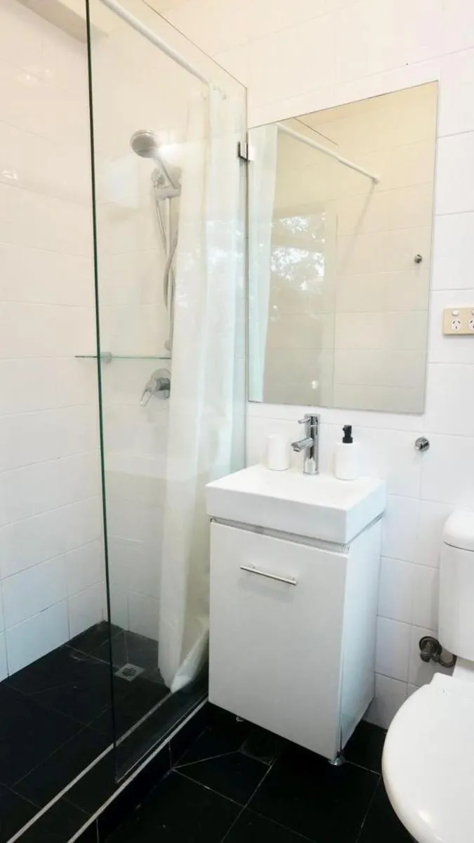 Image 4 of Large Studio Near Train & Sydney Tower