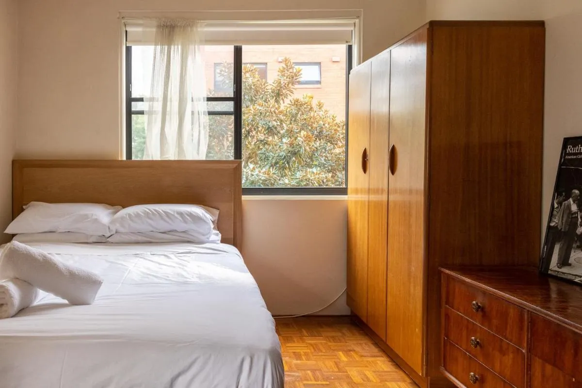 Image 1 of Light-Filled Paddington Studio with Parking