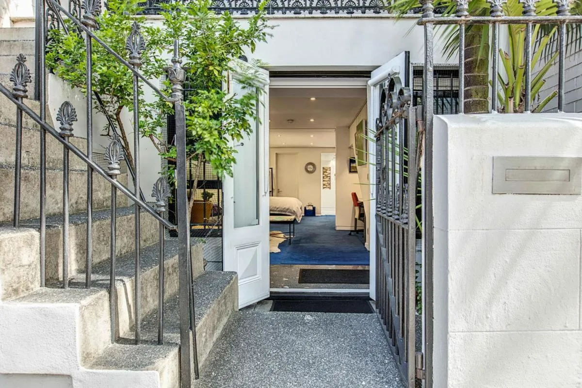 Image 1 of Luxe Executive Suite with breakfast and snacks in Paddington near Rushcutters Bay, Darlinghurst, St Vincents