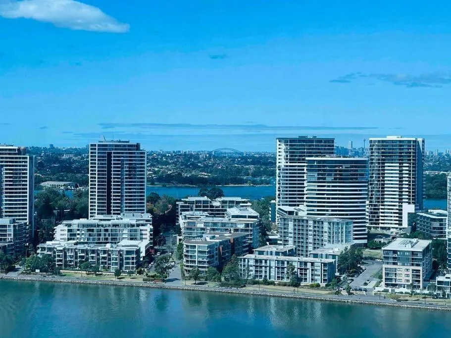 Image 5 of Luxious Startling waterview highrise Condo