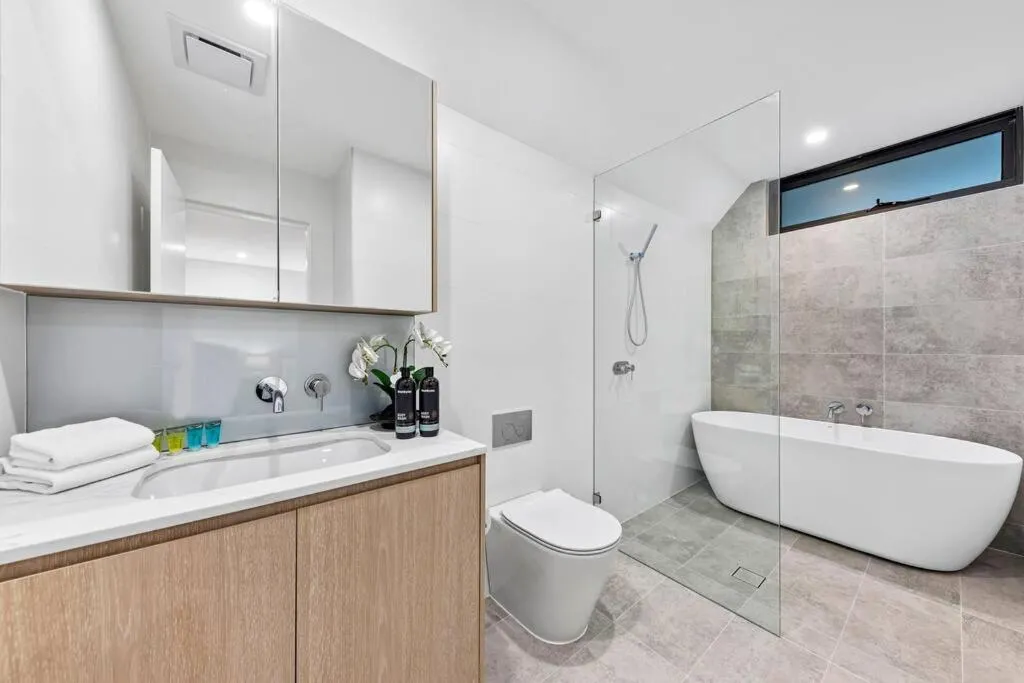 Image 2 of Luxury Penthouse 3 Bedrooms in Neutral Bay
