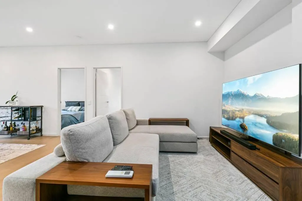 Image 4 of Luxury Waterfront 2 Bed near Olympic Park & Parra