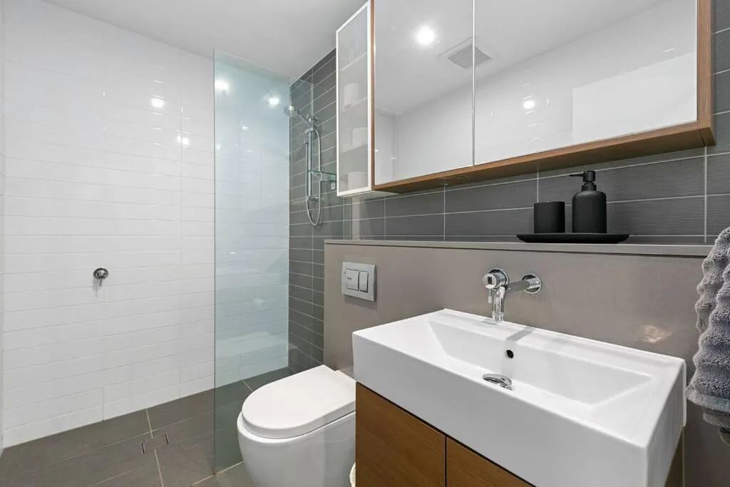 Image 2 of Luxury Waterfront 2 Bed near Olympic Park & Parra