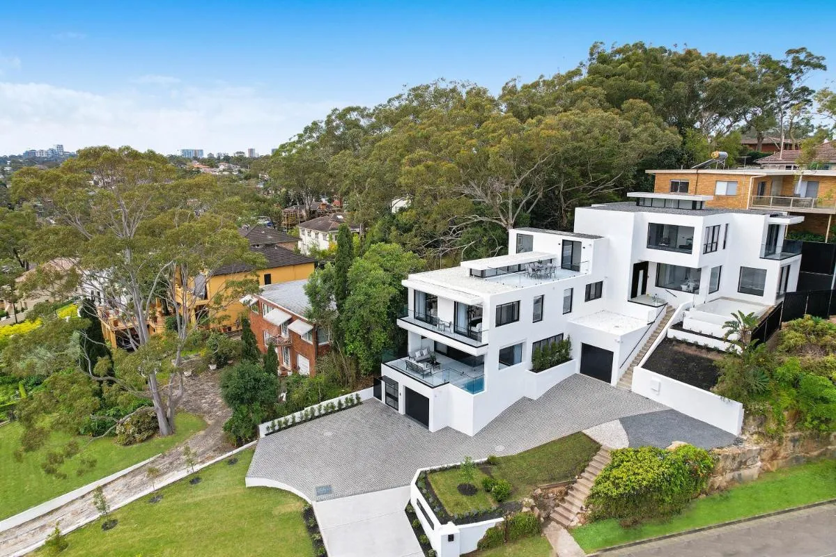 Image 5 of Luxury Waterside Home