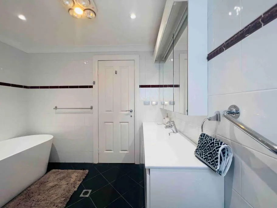 Image 4 of Maroubra Gem Close to Everything Sleep 16