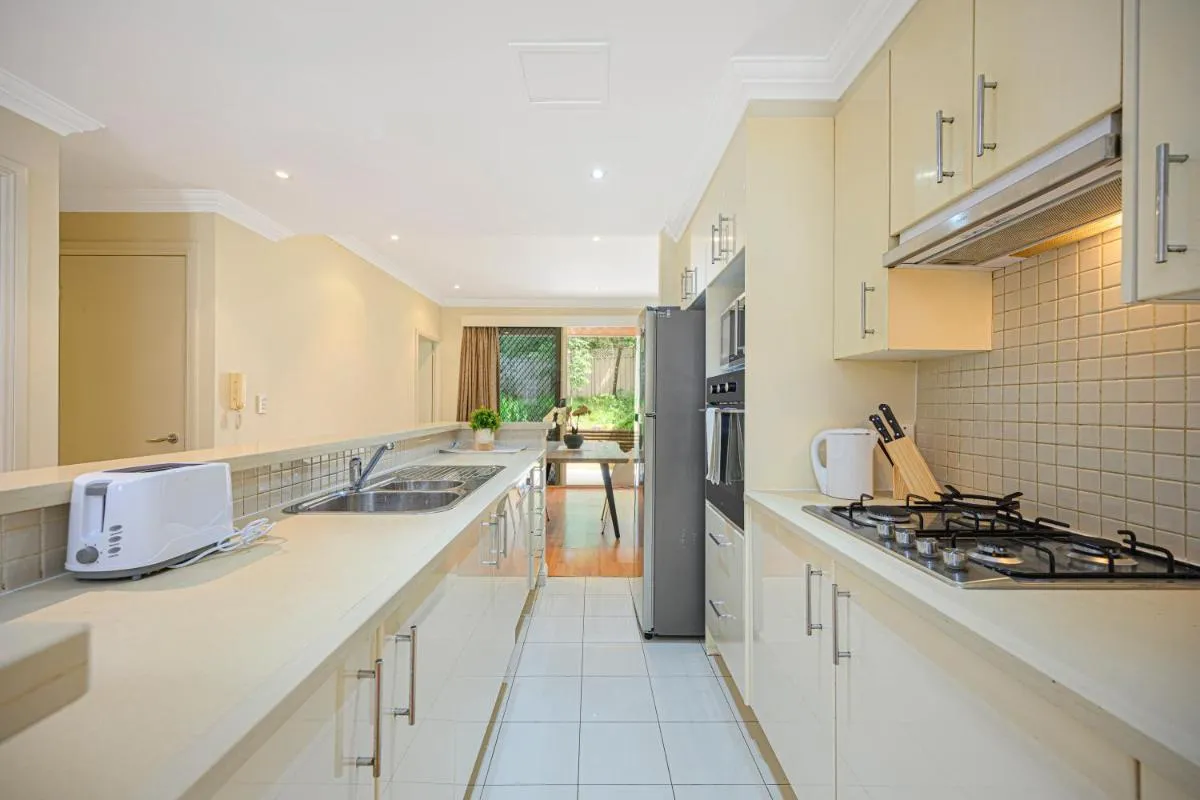 Image 4 of Marsfield New Modern Townhouse