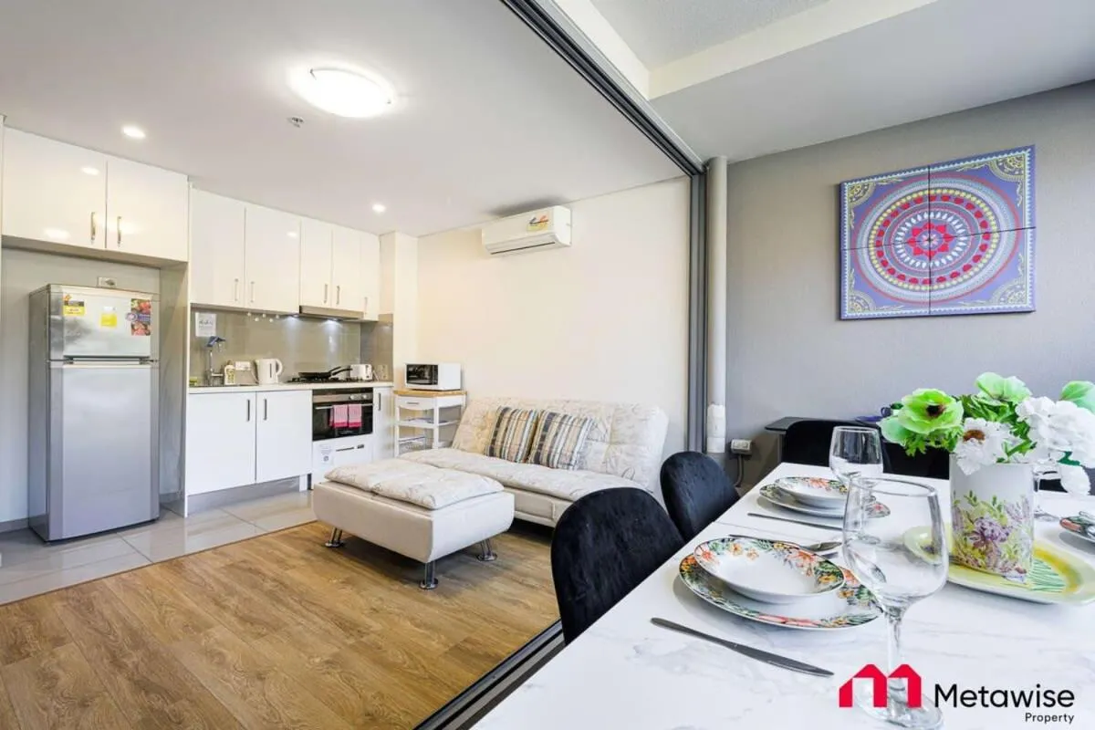 Image 6 of MetaWise Burwood Westfield Cozy 2Bed Free Parking VT109