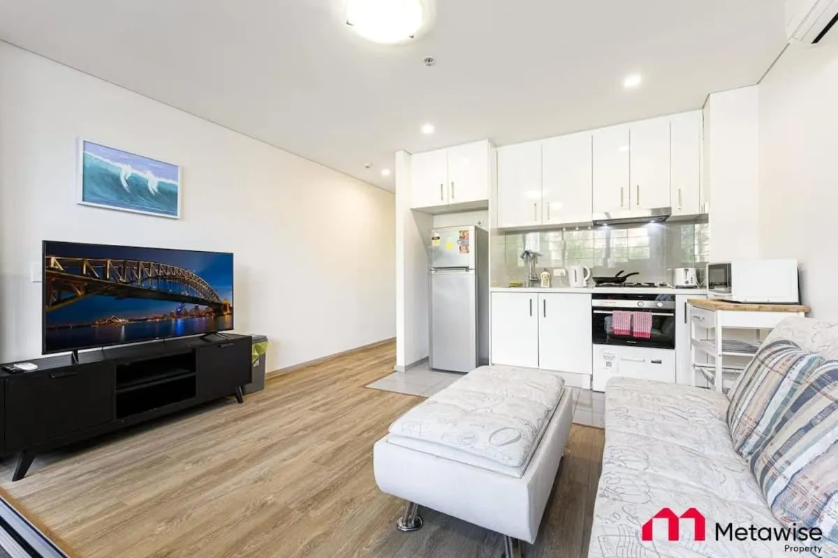 Image 5 of MetaWise Burwood Westfield Cozy 2 Bed Free Parking VT110