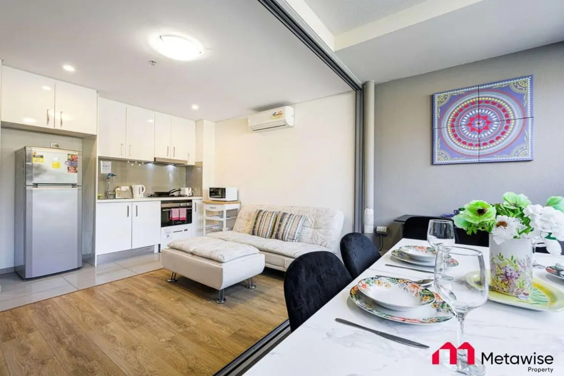 Image of MetaWise Burwood Westfield Cozy 2 Bed Free Parking VT110