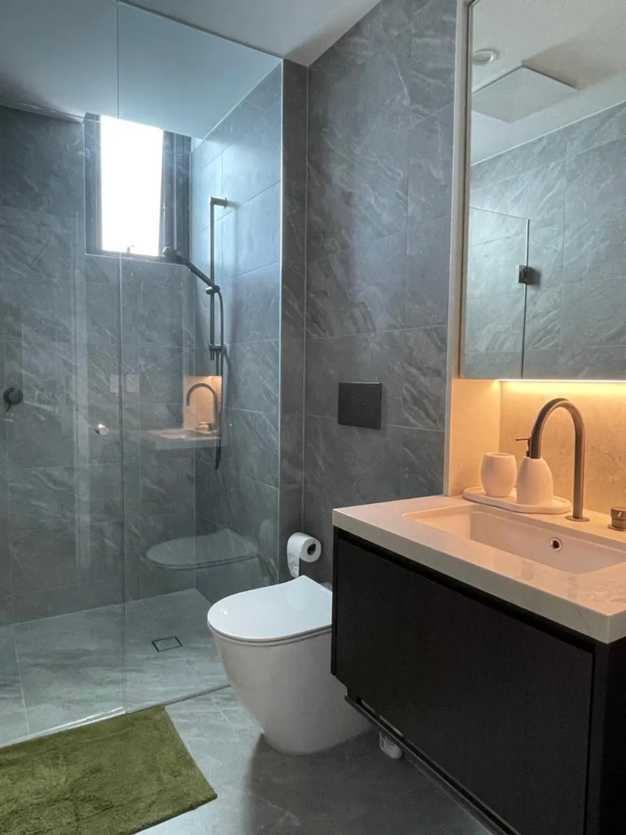 Image 2 of Modern Apartment St Leonards