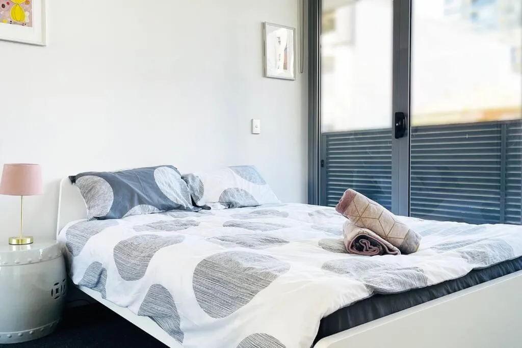 Image 4 of New Comfy stylish Apt in Rhodes Next to train n shopping center