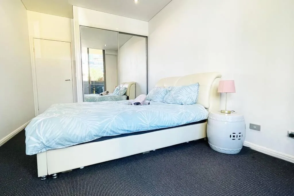 Image 6 of New Comfy stylish Apt in Rhodes Next to train n shopping center
