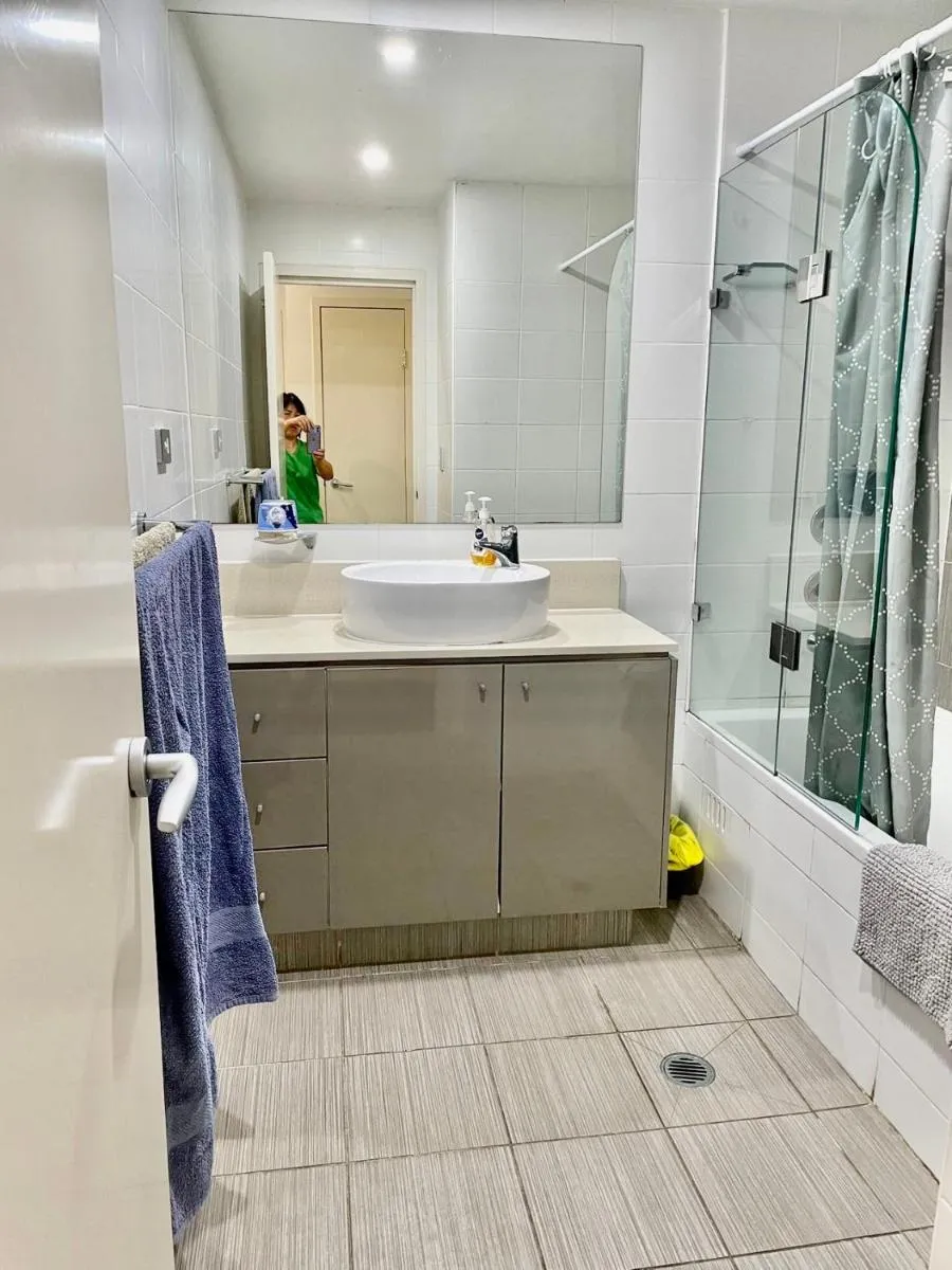 Image 3 of New Comfy stylish Apt in Rhodes Next to train n shopping center