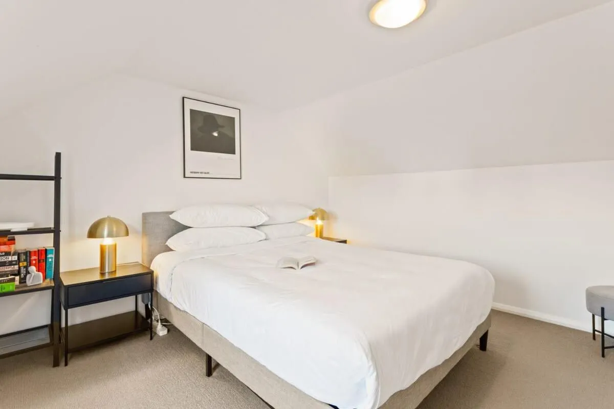 Image 6 of Picturesque 1-Bed Inner City Base