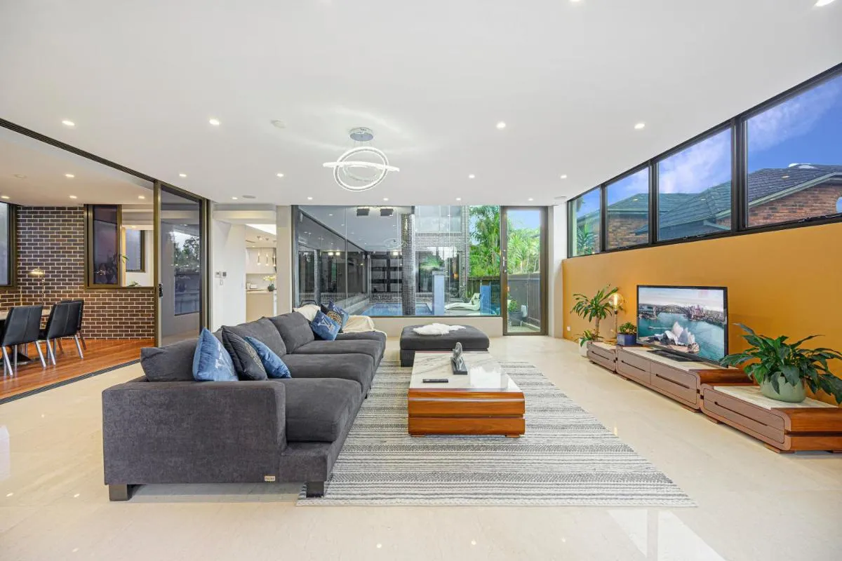 Image 5 of Putney Brand New Luxury House Pool & Waterview