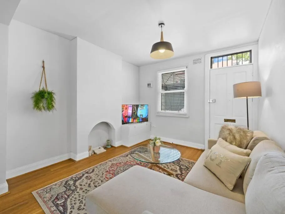 Image 3 of Quaint Aussie 2Br plus 1 loft – Casino & ICC & Chinatown & Darling Harbour & Fish Market