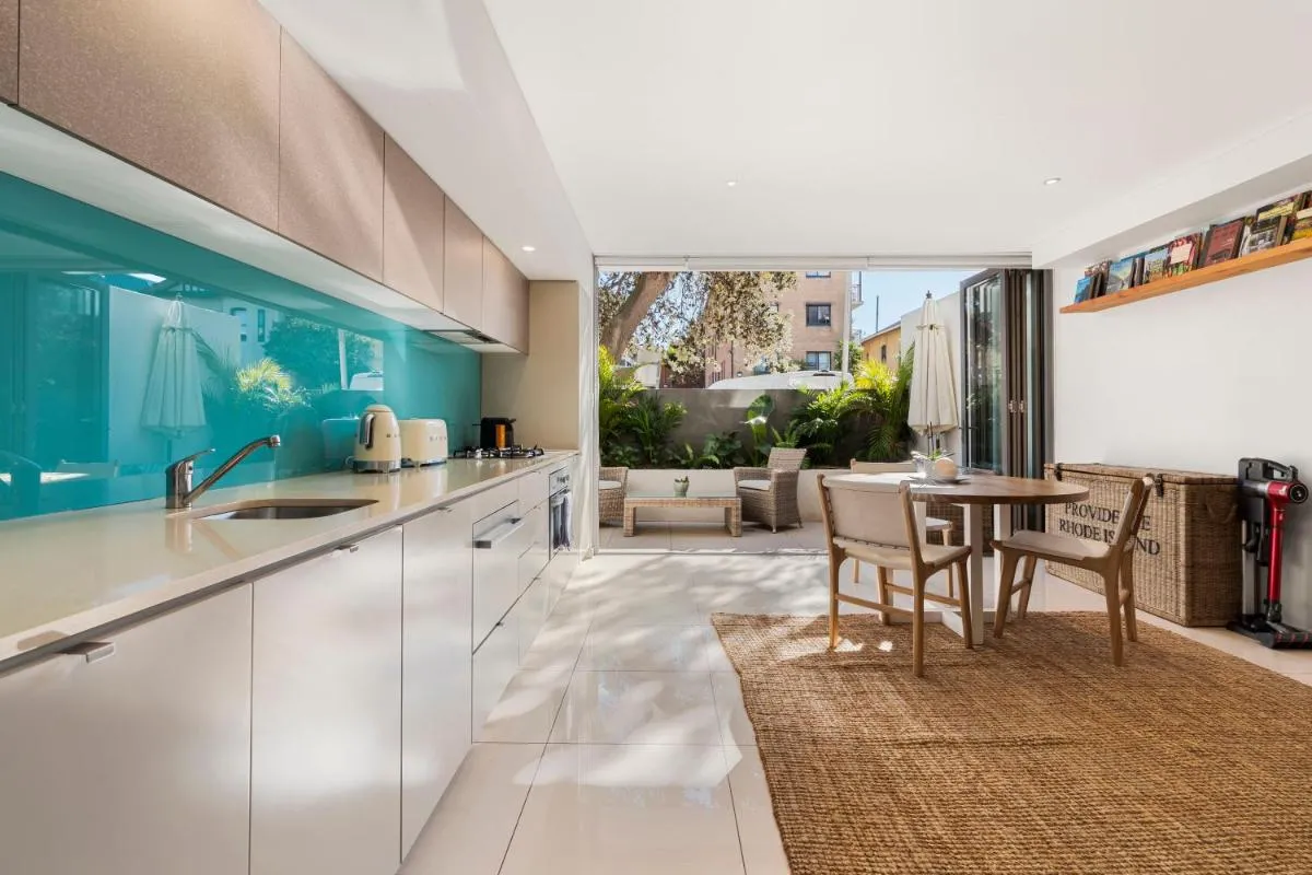 Image 4 of Relaxed 1BR Apartment with Courtyard in Bondi