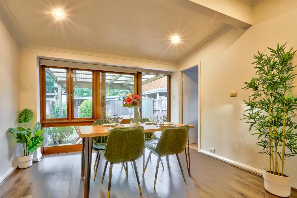 Image 6 of Spacious 3 Bedroom on the edge of Downtown Herford St 2 E-Bikes Included