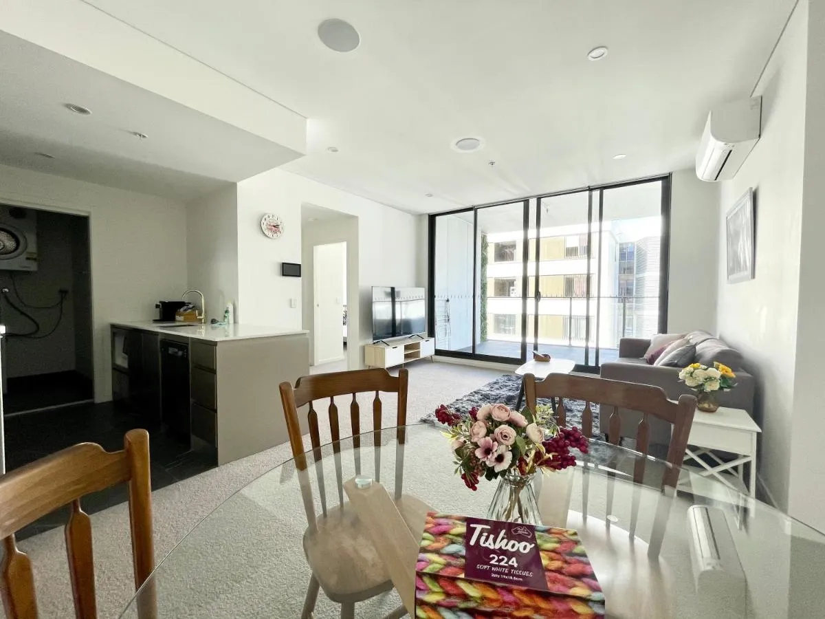 Image 4 of Spacious cozy2BR close to OlympicPark free carpark