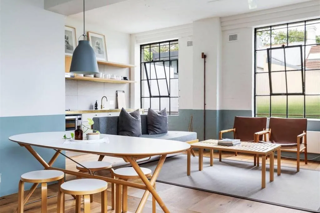 Image 2 of Spacious studio apt Darlinghurst