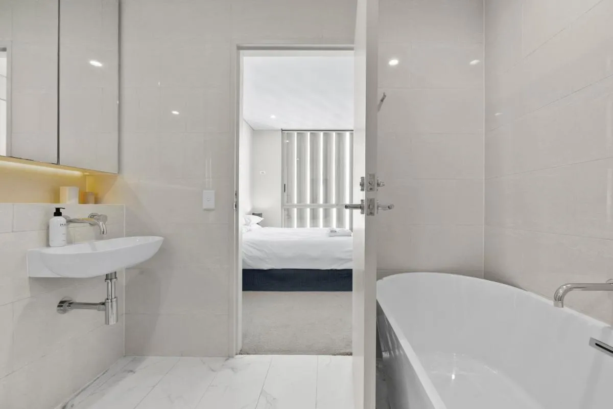 Image 2 of Stunning 2BR with Harbour Views in Bondi Junction