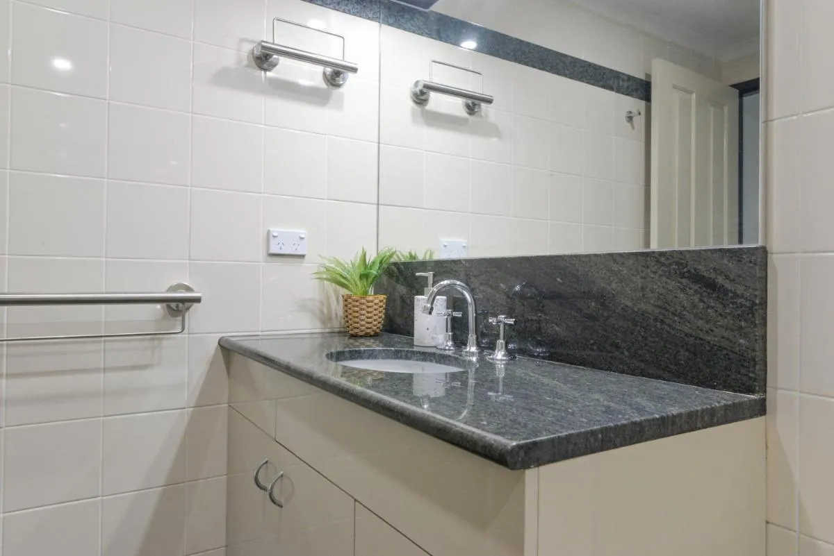 Image 2 of Stunning Apartment With High-Level Views