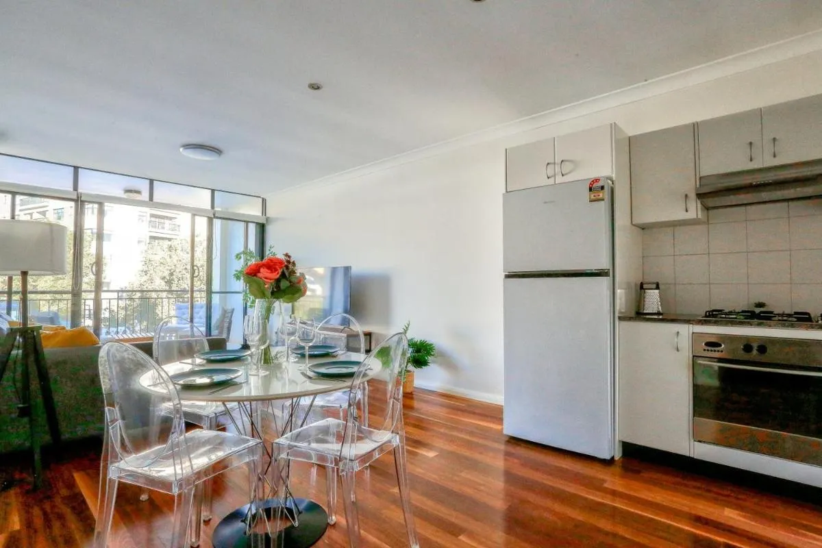 Image 3 of Stylish 1 Bedroom Apartment with Balcony Surry Hills