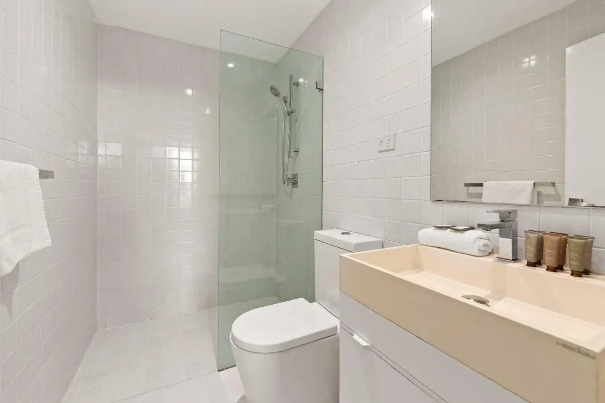Image 2 of Stylish 2 Bed 2 Bath with Parking in Lane Cove