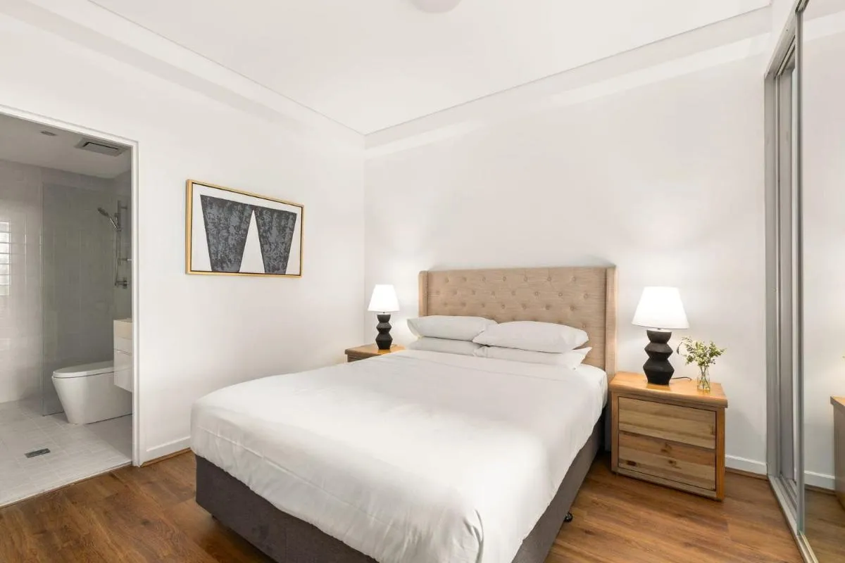 Image 6 of Stylish 2 Bed 2 Bath with Parking in Lane Cove