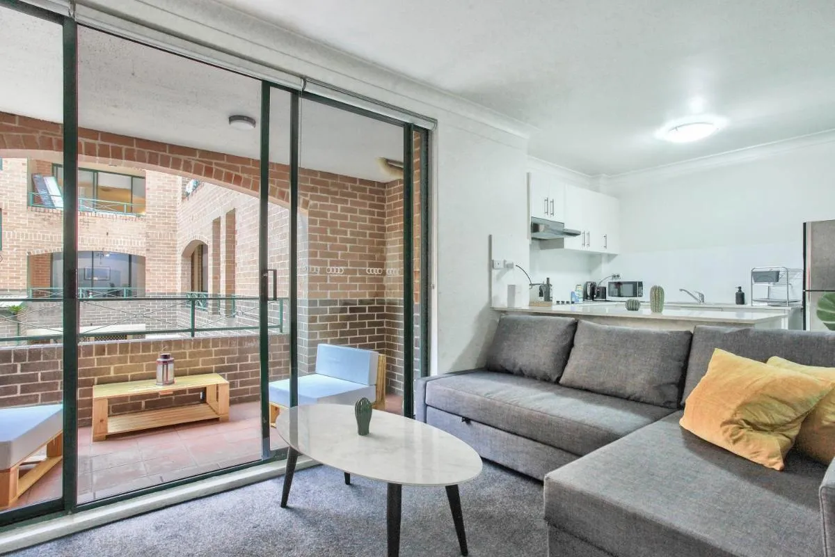Image 3 of Stylish 2 Bedroom Apartment Chippendale