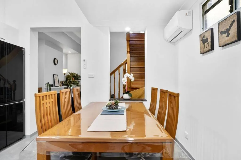 Image 3 of Stylish 2 Story Terrace House in Chippendale