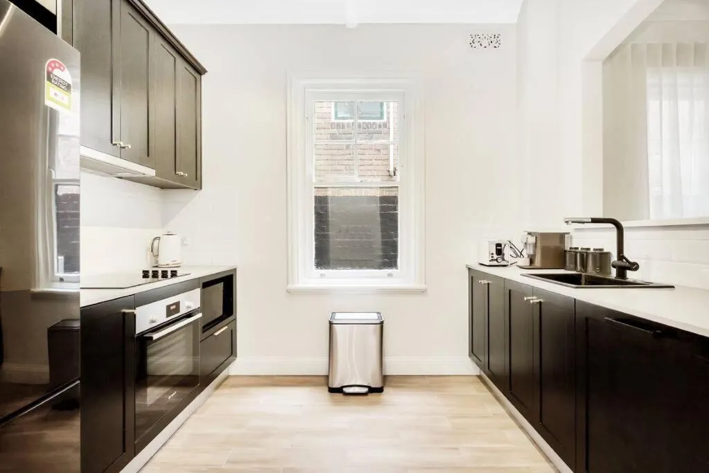 Image 2 of Stylish Sydney CBD 2 bedroom apartment 54