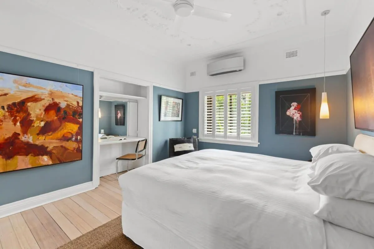 Image 1 of Superb 2-Bed Apartment Facing Rose Bay Marina