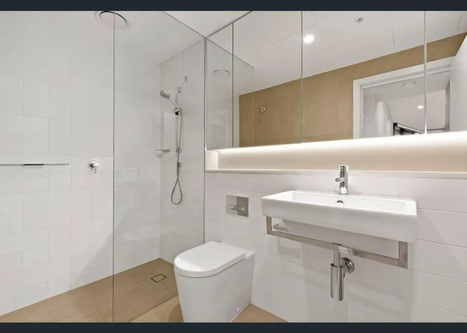 Image 2 of Sydney CBD Luxury Furnished Apartment & City Views