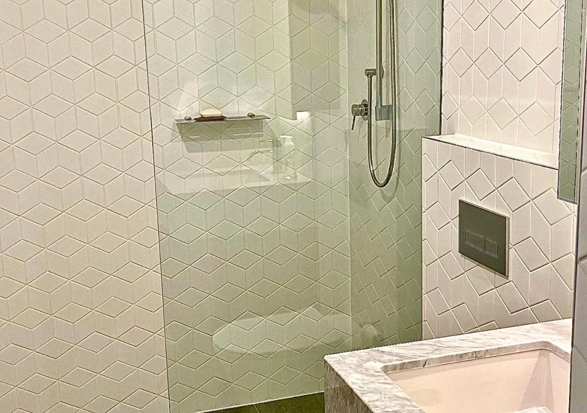 Image 2 of Sydney Cosmopolitan CBD Apartment