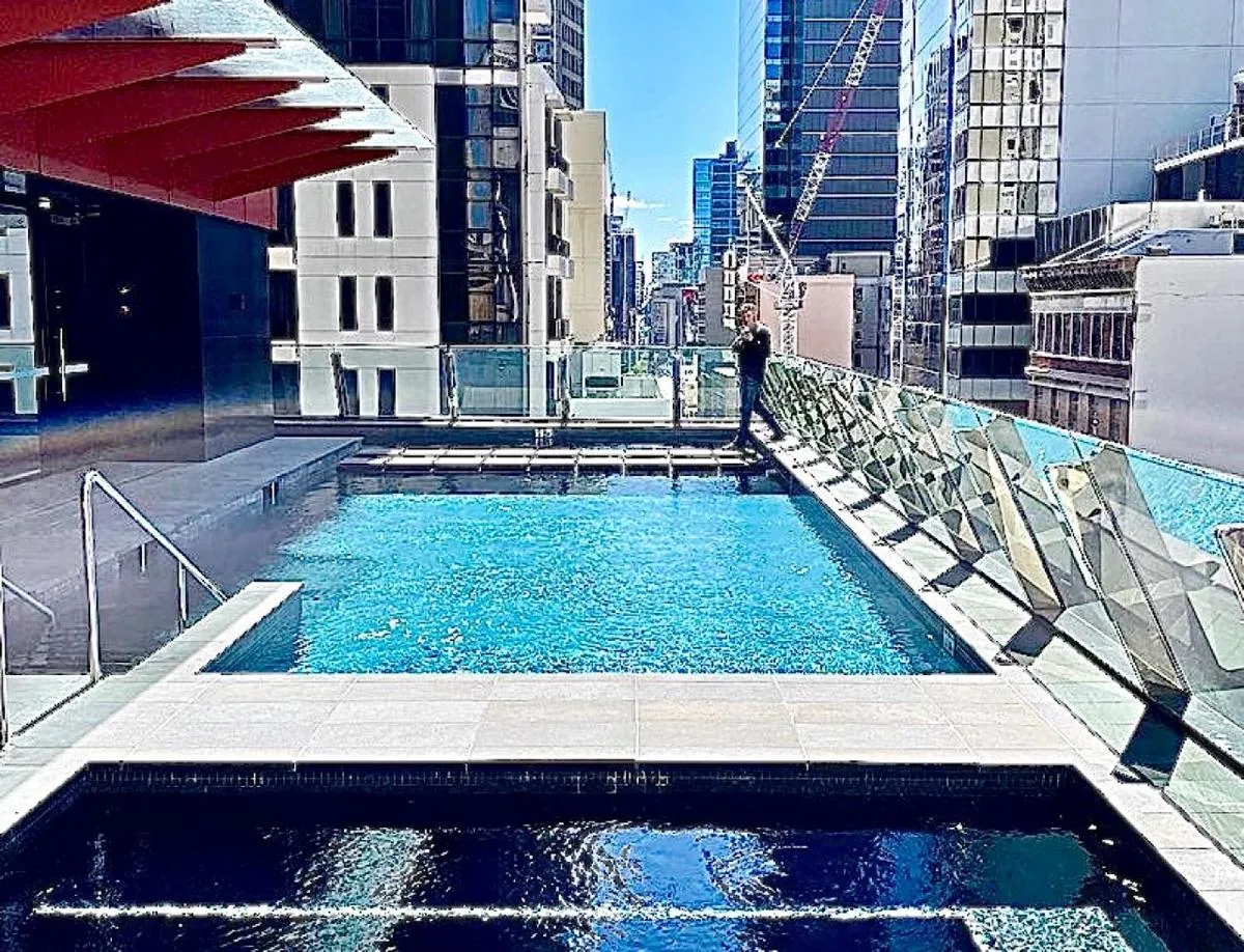 Image 3 of Sydney Cosmopolitan CBD Apartment